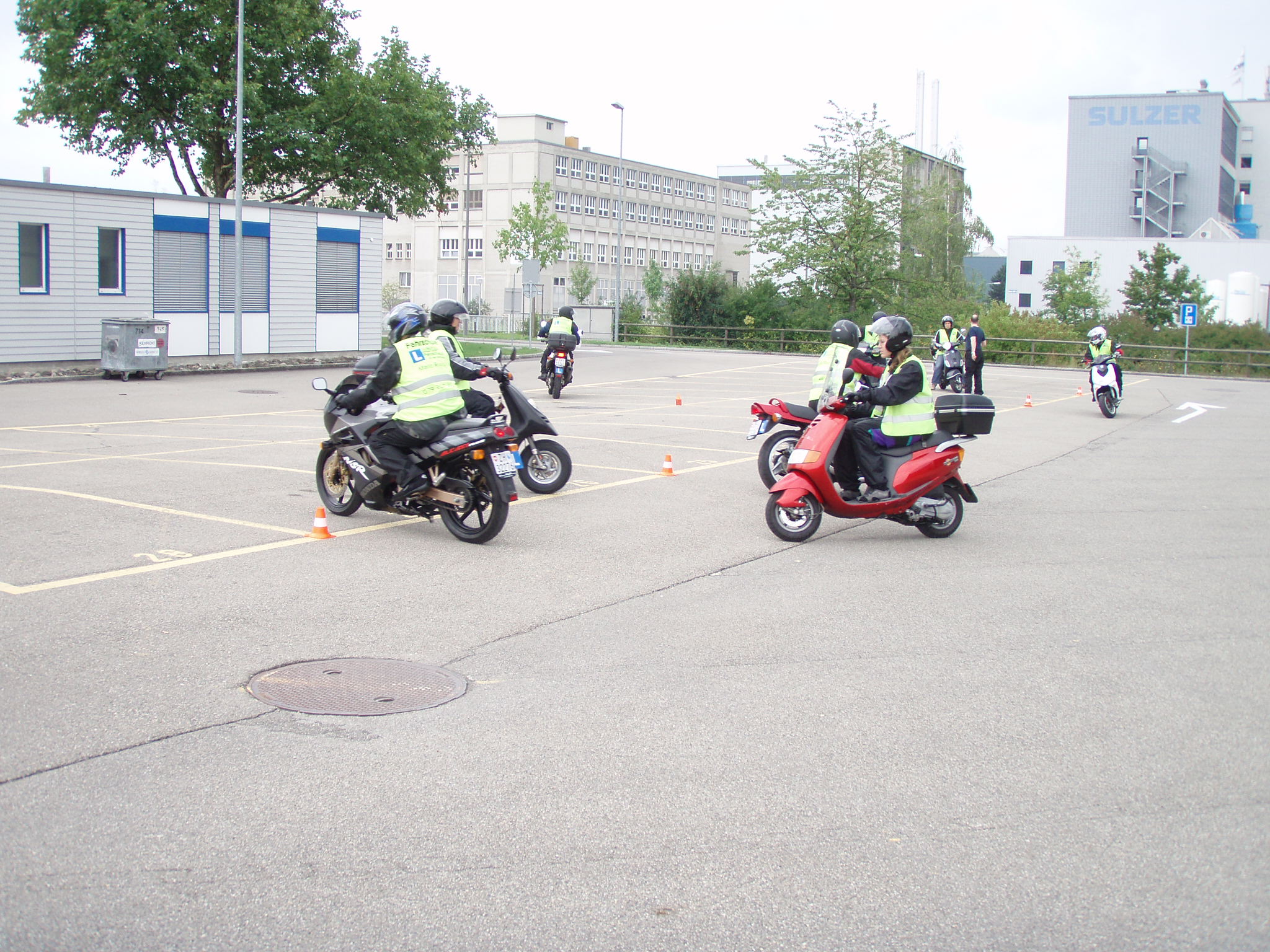 Grundkurse Teil 2 obligatorischer Grundkurse für Rollerfahrschule und Motorradfahrschule Grundkurse in Winterthur durch 